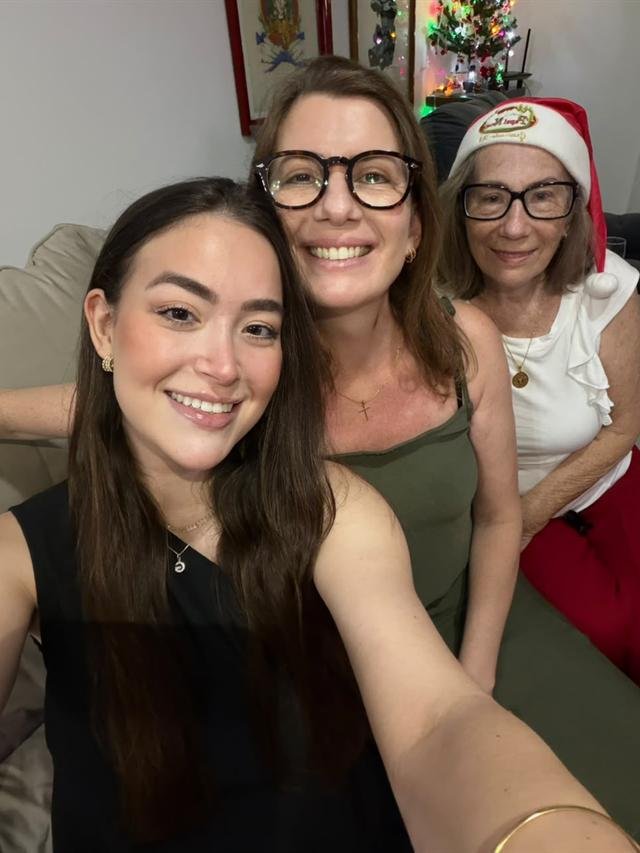 Sophia com a família no Natal
